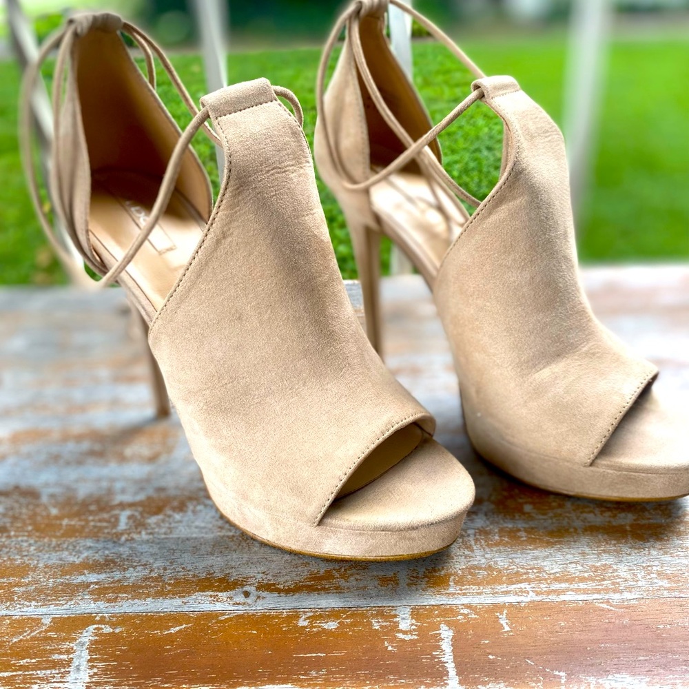 🤎 Aldo - Tilley Suede Platforms 🤎
